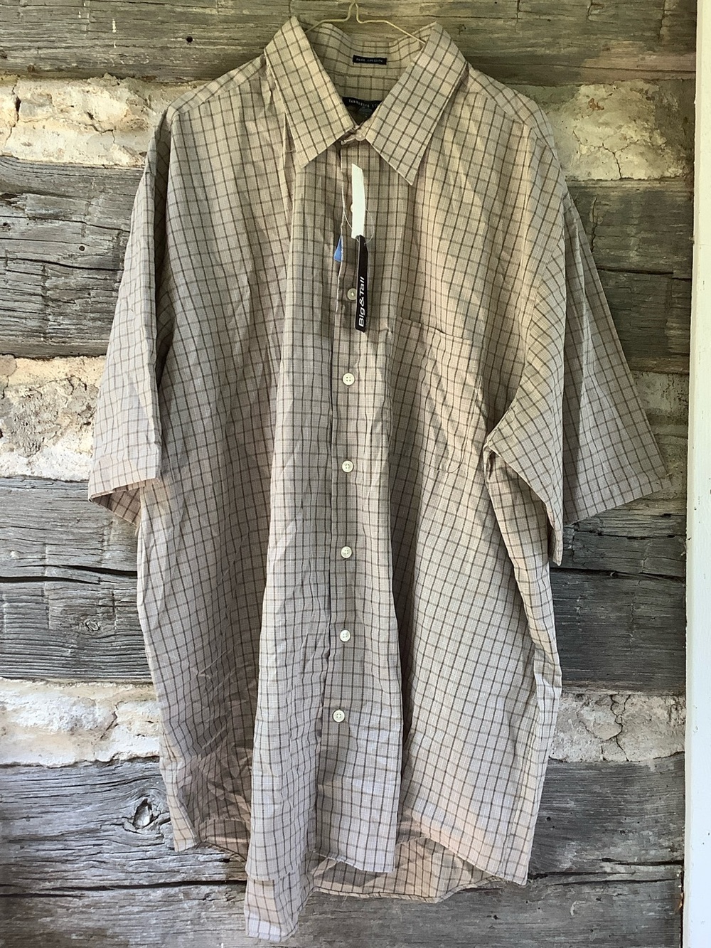 Van Heusen Short-Sleeve Button-Down Shirt in Beige and Light Brown Check